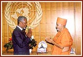 H.E. Kofi Annan greets Swamishri with pranams in his office at the UN Headsquarters