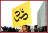 A child welcoming the Hindu delegates with the symbol of 'Om'