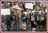 Disciples of H.H. Dalai Lama peacefully demonstrate against the UN for not inviting His Holiness for the Inaugural Session