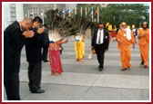 H.H. Swami Dayanand Saraswati being welcomed by a Peacock dance