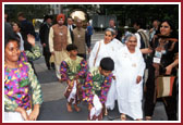 Her Holiness Dadi Janki of the Brahma Kumaris is welcomed at the Peace Summit