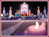 Swamishri and dignitaries on main stage during Diwali assembly