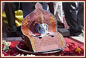 Lord Harikrishna Maharaj on the Shilanyas pit
