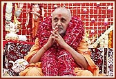 Senior sadhus honor Swamishri with garlands