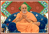 Swamishri responds to a bhajan sung by sadhus