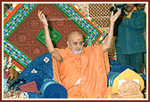 Swamishri participates in the sacred thread ritual during the diksha ceremony