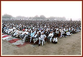 Sadhus and devotees eagerly await for Swamishri and Lord Harikrishna Maharaj's arrival