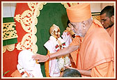 Murti of yogiji Maharaj being worshipped by Swamishri