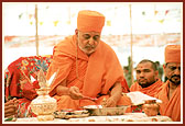 Ritually bathing Lord Harikrishna Maharaj with Panchamrut during the yagna 