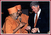 President Clinton marvels at Pramukh Swami Maharaj's faith in the power of prayer as a means to promote world peace