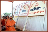 Swamishri sanctifies the signboards of the villages adopted by BAPS