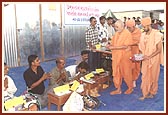 To revive the livelihoods of the earthquake victims Swamishri distributes handcarts, sewing machines and instruments for goldsmiths and cobblers