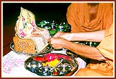 Swamishri performs pujan of the foundation bricks of earthquake-hit villages adopted by BAPS