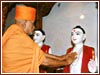 Swamishri performing murti-pratishtha ceremony of the new mandir in Sankari