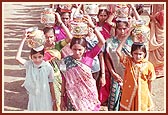 Women and girls enthusiastically participate in the Nagar Yatra