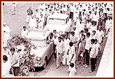 Devotees joined with enthusiasm in bullock carts, cars, and on foot in the Nagar Yatra