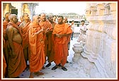 Swamishri closely looks at the details and carving of the Mandir a day before the murti-pratishtha