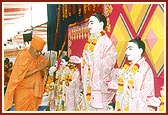 Swamishri worships and prays to the deities during the yagna 