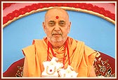 Swamishri is garlanded by sadhus working for social and spiritual upliftment in south Gujarat