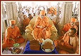 Swamishri engrossed in Pujan of the murtis