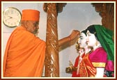 Swamishri performs pujan of Shri Laxmi Narayan  Dev