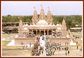 Over 32,000 people visited the mandir on the murti-pratishtha day  
