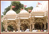 The devotees had darshan of the deities and admired the beautiful carvings and pillars of the mandir  