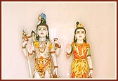 Shri Shiva- Parvati with Shri Ganeshji and Shivling