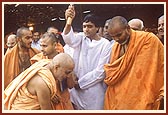 Swamishri blessing a devotee