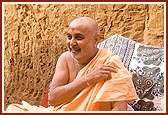 Swamishri in a light moment during the pujan