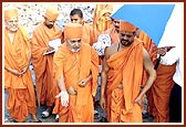 Swamishri listens to details about the ongoing construction