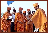 Swamishri listens to details about the ongoing construction