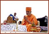 Swamishri, sadhus and devotees during the rituals of the stone-laying ceremony