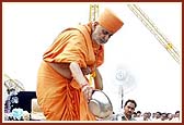 As part of the rituals Swamishri places darbha, sprinkles water and panchamrut on the first stone