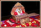 Shri Harikrishna Maharaj in Swamishri's morning puja