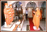 ... darshan of Shastriji Maharaj and Yogiji Maharaj in rangmandap