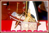 Shri harikrishna Maharaj adorned as a boatsman in Swamishri's puja