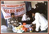 BAPS doctors treat the victims of the flood