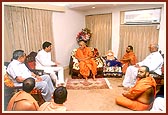 Swamishri meets with the three chief dignitaries who have come for the PCI inauguration