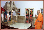 Swamishri doing darshan and circumambulating in the room where Shastriji Maharaj resided