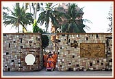 Swamishri arrives at Yogi Smruti Mandir