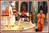 Swamishri circumambulating the murti of Yogiji Maharaj
