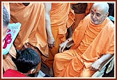 Swamishri blesses a child