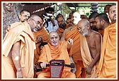Swamishri offers guidance for renovation