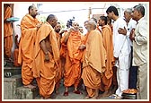 Swamishri offers guidance for renovation of Akshar Ghat