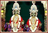 Beutifully adorned murtis of Shri Akshar Purushottam Maharaj