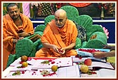 Swamishri sanctifies the account books of Bhuj Swaminarayan Mandir
