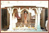 Swamishri offers prostrations to the shrine of Yogiji Maharaj in Yogi Smruti Mandir