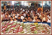 Devotees during Chopada pujan ritual