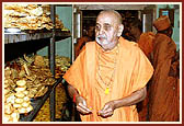 Swamishri sanctifies the storeroom for the Annakut food items